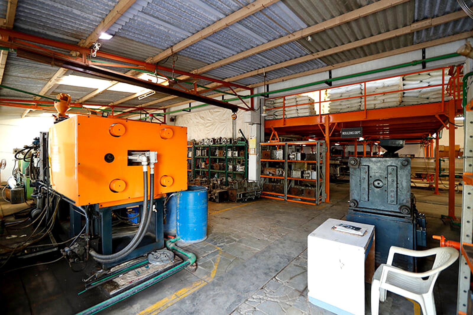 Injection moulding machines for pipe fittings at the Anjney plant