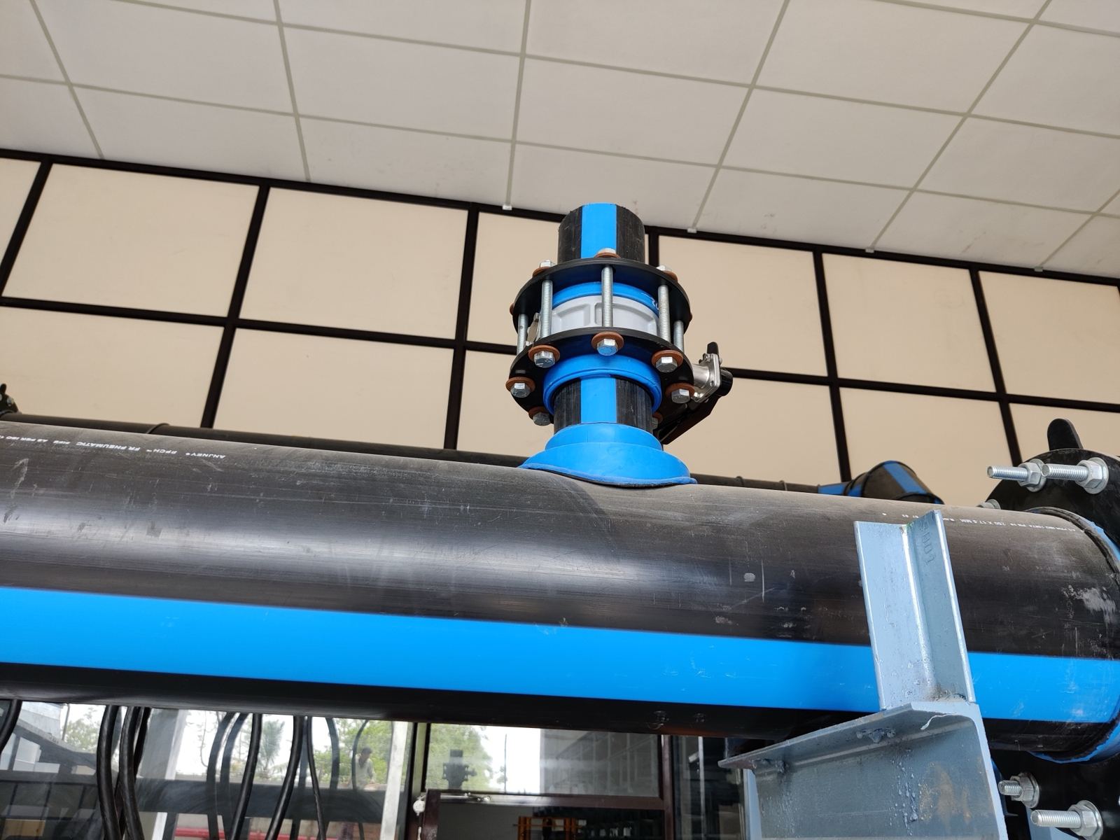 PPCH: Ceiling header with drop