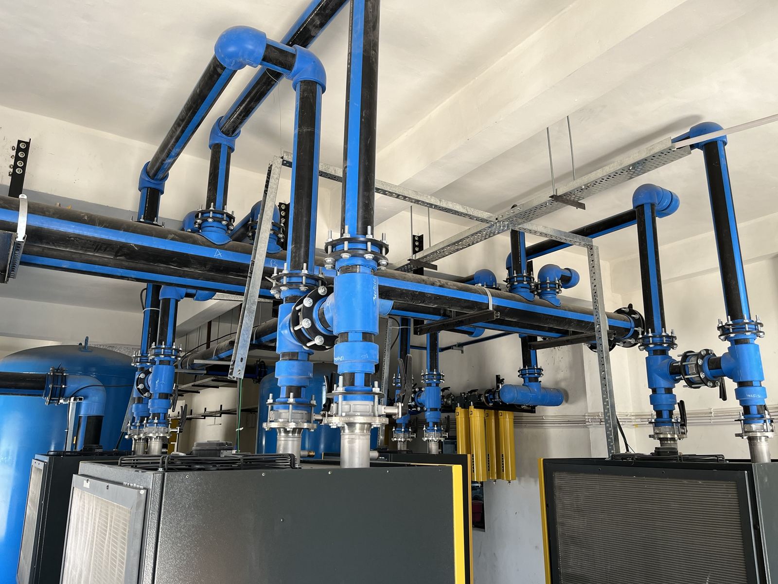 PPCH compressed-air headers in a compressor room